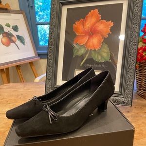 Ecco elegant black suede heels